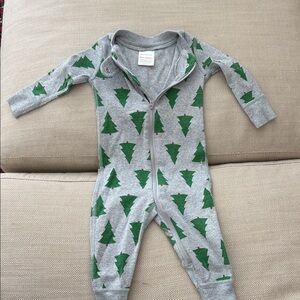 Hanna Andersson Gray and Green Tree Print Footie
